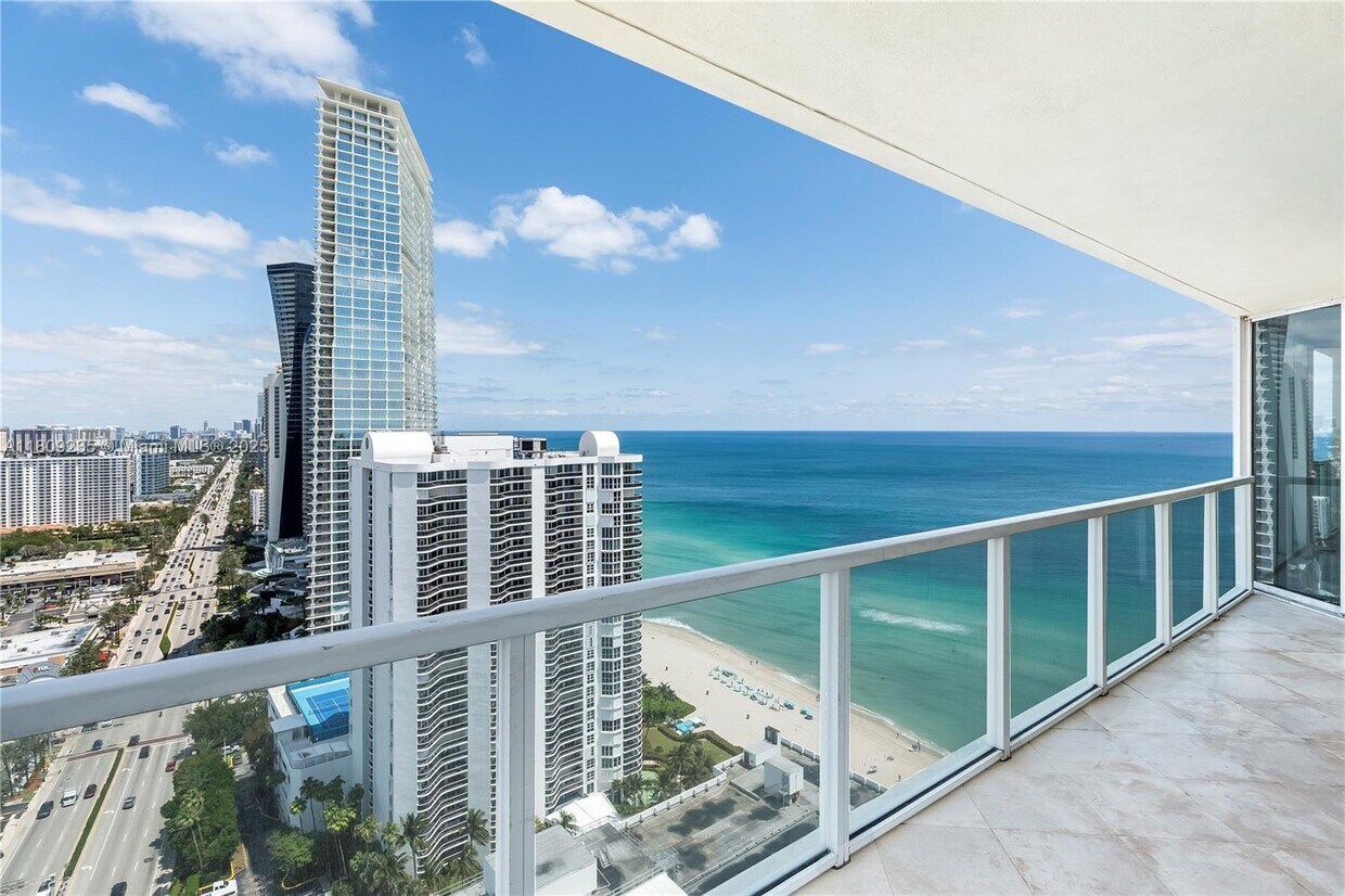 Primary Photo - 16699 Collins Ave