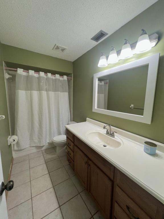 Foto del edificio - 1214 Fairlane Ct