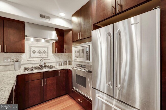 Building Photo - 1354 Euclid St NW