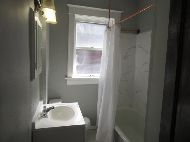 Foto del edificio - 1531 McCausland Ave