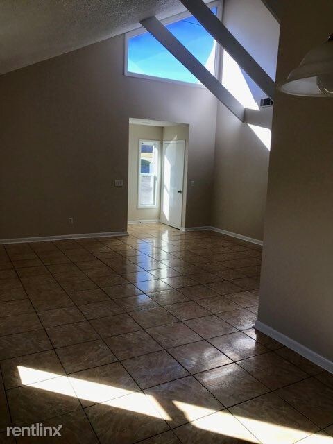 Building Photo - 2 br, 1 bath Condo - 138 Valley Rd