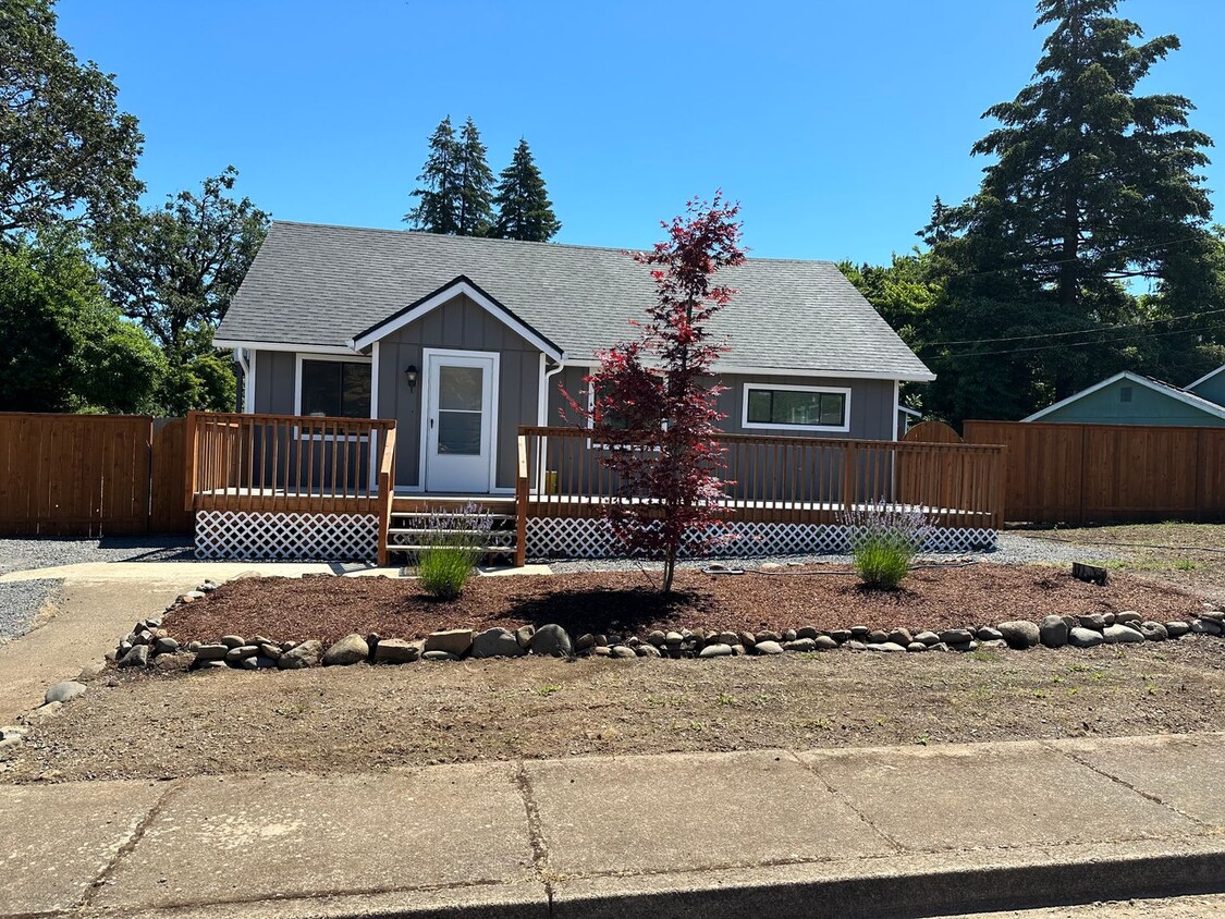 Foto principal - 3-bedroom 2 bath House