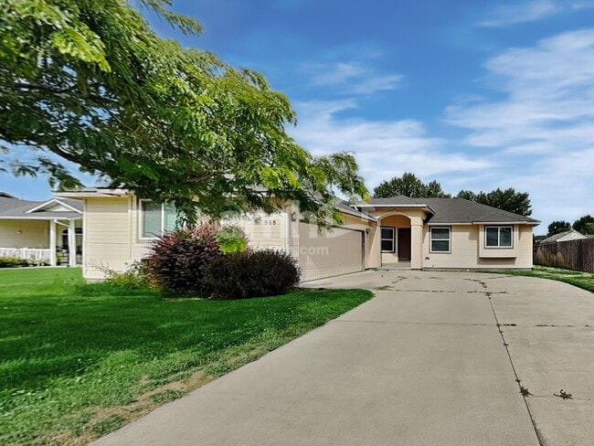 Building Photo - 868 Red Fern Dr