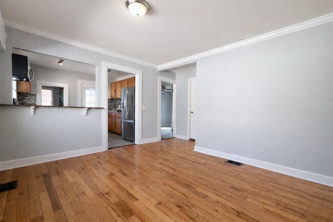 Building Photo - Charming 2BR Home with Yard, Porch & In-Home Laundry