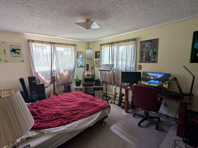 Foto del edificio - 825 W Villard St