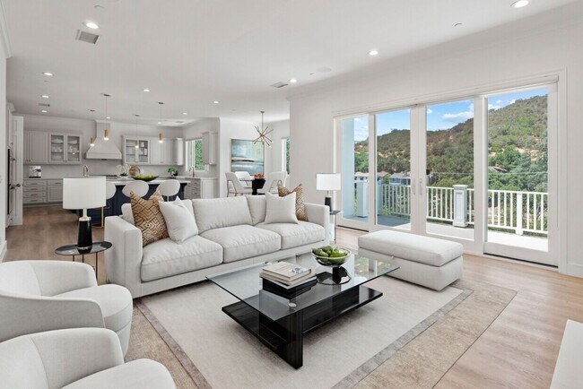 Foto del edificio - Lake Sherwood 4+4 Pool Home on the lake