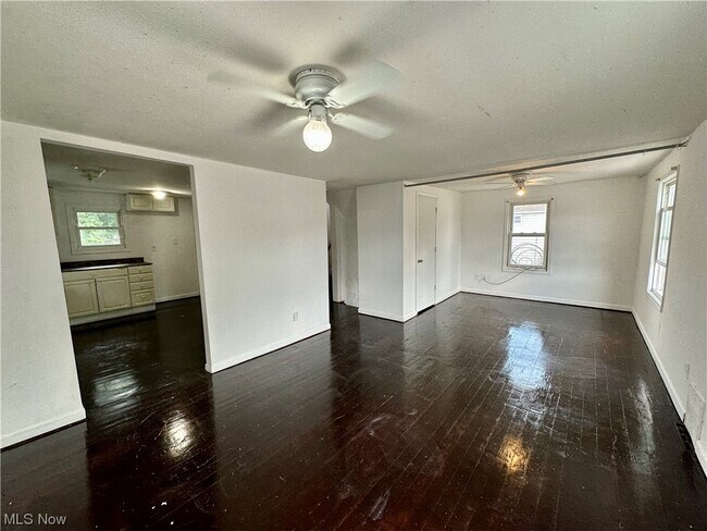 Foto del edificio - 826 N Main St