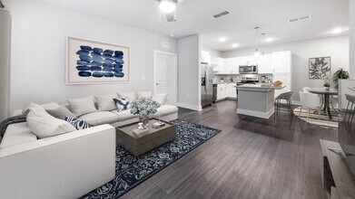 Building Photo - Reunion at 400