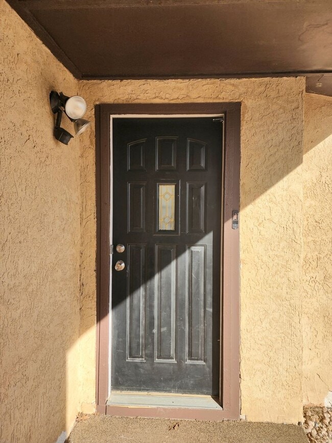 Building Photo - 412 W University Dr