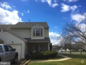 Building Photo - 2 Fox Meadow Dr