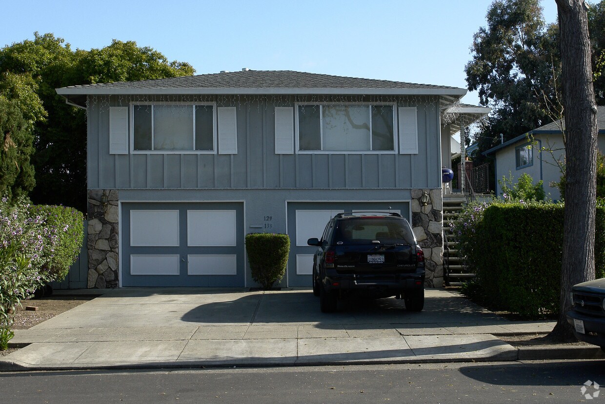 Primary Photo - 129-133 Wheeler Ave