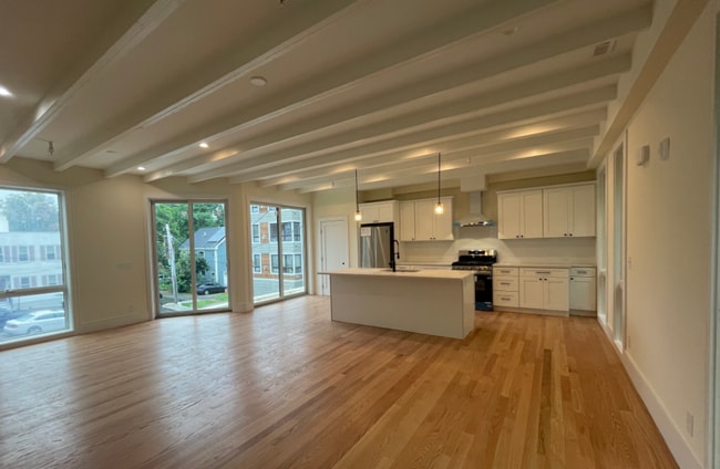 Building Photo - 65 Cameron St