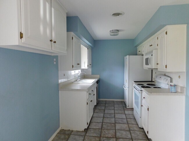 Building Photo - Cute 3 Bedroom 2 Bath House for Rent  Move...