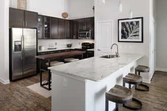 Building Photo - Avalon Lakeside