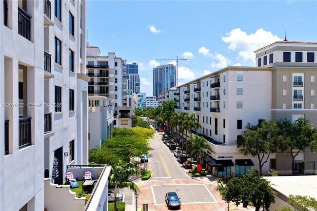 Building Photo - 301 Altara Ave