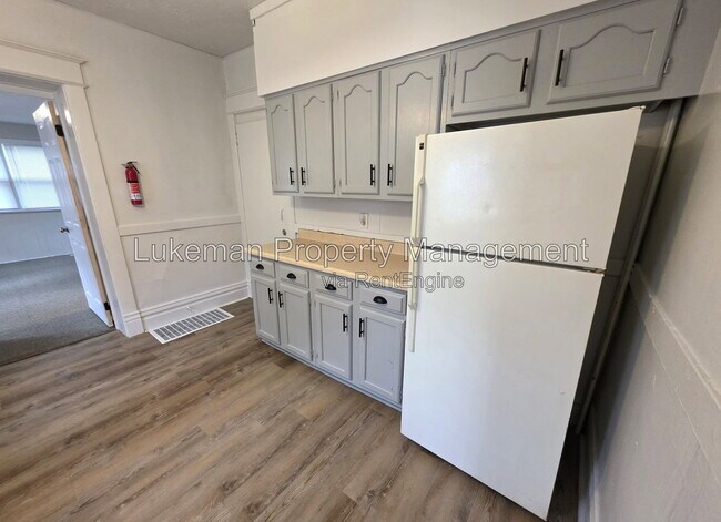 Building Photo - 817 Egleston Ave