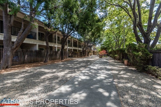 Building Photo - 199 Acalanes Dr