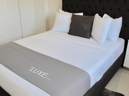 Building Photo - 971 W Flagler St