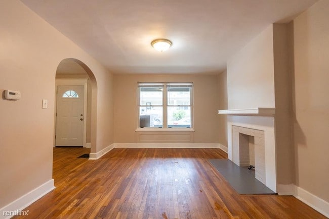 Building Photo - 4 br, 1 bath Townhome - 206 Gilliland Ave