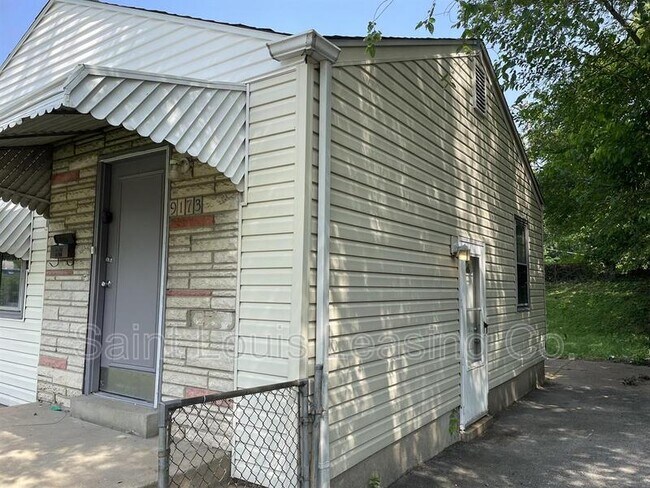 Building Photo - 9173 Bel Cour Dr