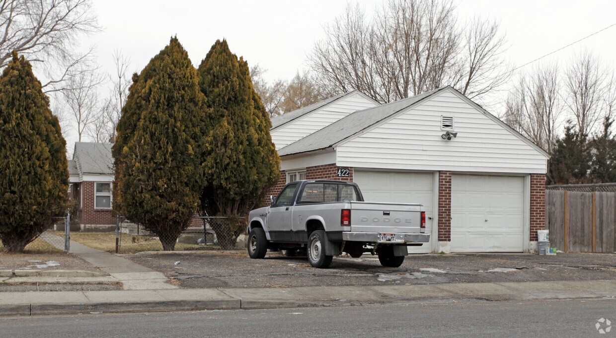 Foto del edificio - 422-428 Lambourne Ave