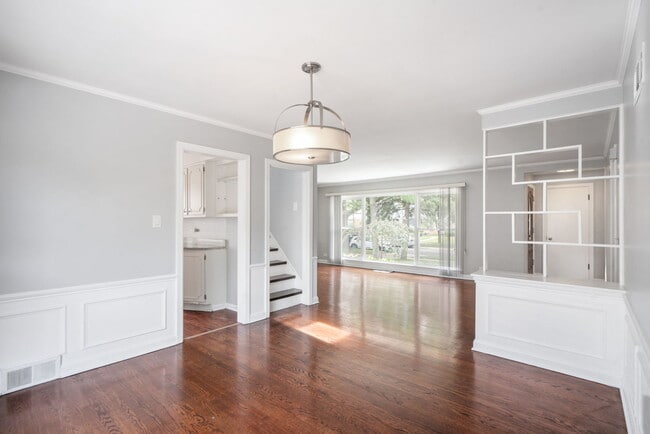 Building Photo - 4914 Lunt Ave