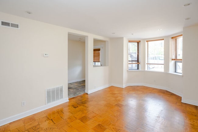 Building Photo - 415 W Armitage Ave