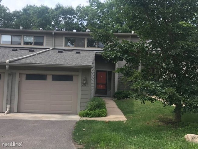 Building Photo - 3 br, 2.5 bath Condo - 3127 LAKEHAVEN DR