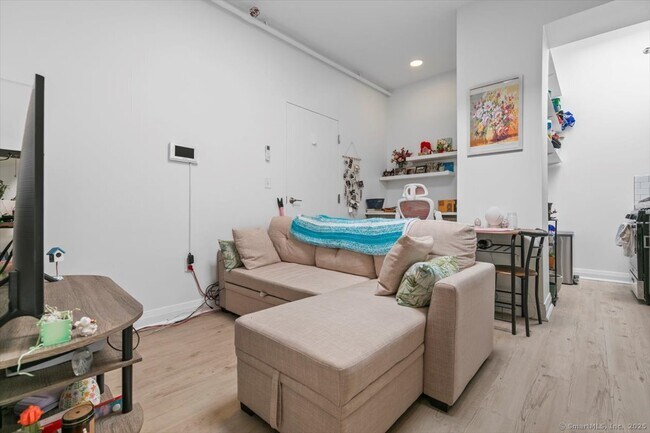 Foto del edificio - 19 Whitney Ave