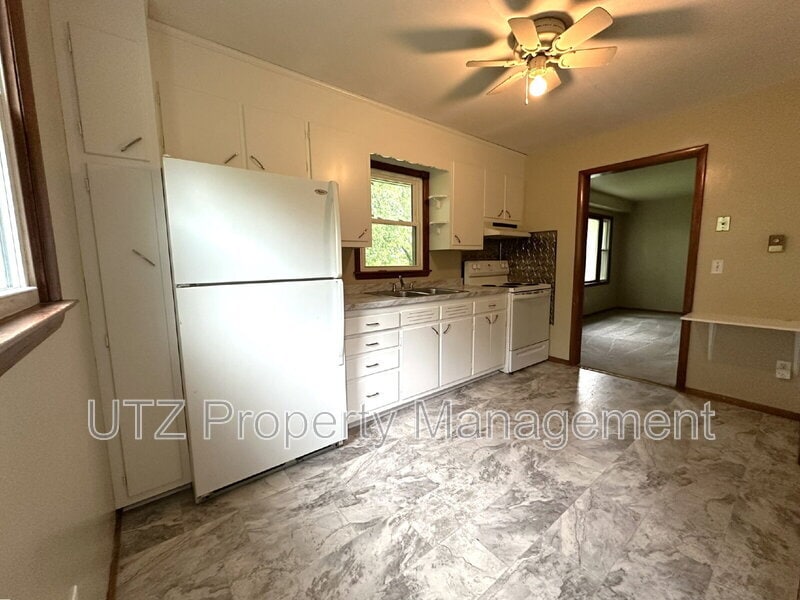 Primary Photo - 444 E Green St