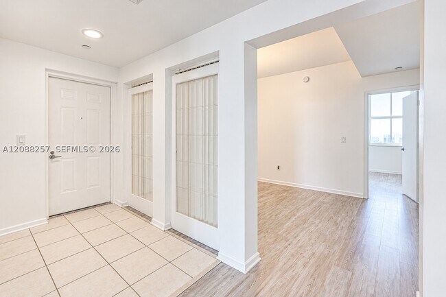 Foto del edificio - 3340 NE 190th St