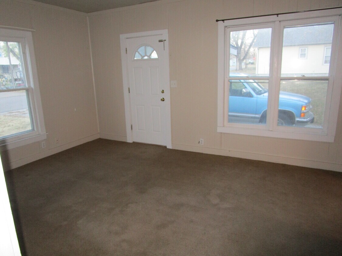 61 SE 6th St, Newton, KS 67114 House Rental in Newton, KS