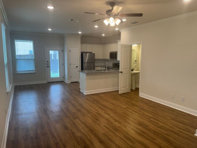 Foto del edificio - 3 bed/2.5 bath home in an exclusive gated community!