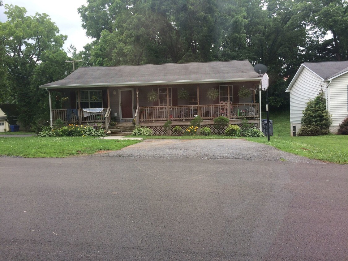 Primary Photo - 200 Orchard St