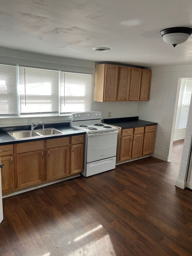 Foto del edificio - 2 bed 1 bath on quite street