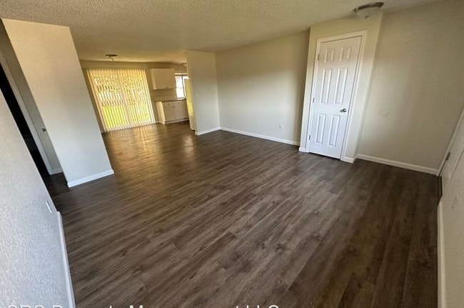 Building Photo - 9154 Rainbow Ln