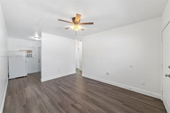 Building Photo - 15940 NE 19th Ct