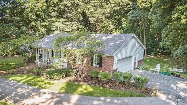 Foto del edificio - Beautiful 3BD/2.5BA Ranch in Park-like Setting