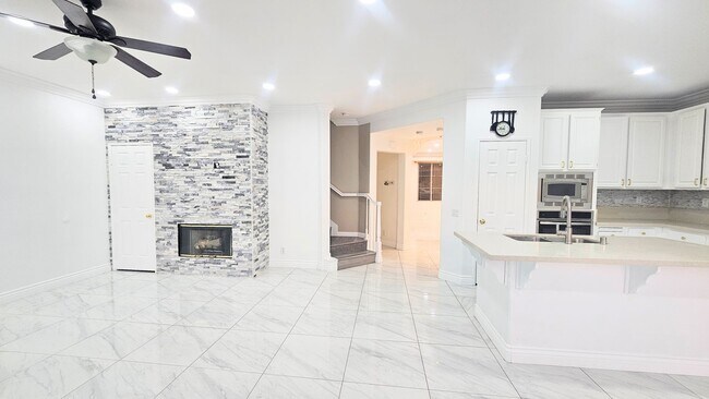 Foto del edificio - Pool House - Temeku Hills Community- Master Retreat and additional Master Bedroom