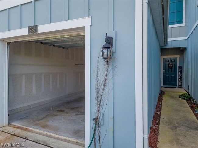 Building Photo - 284 Aralia Ln