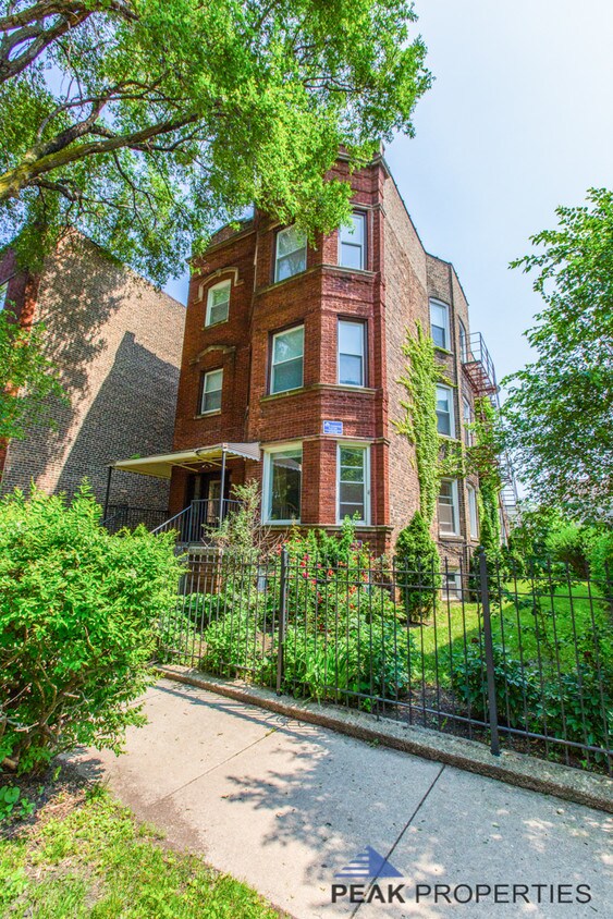 Primary Photo - 3307 W Belden Ave