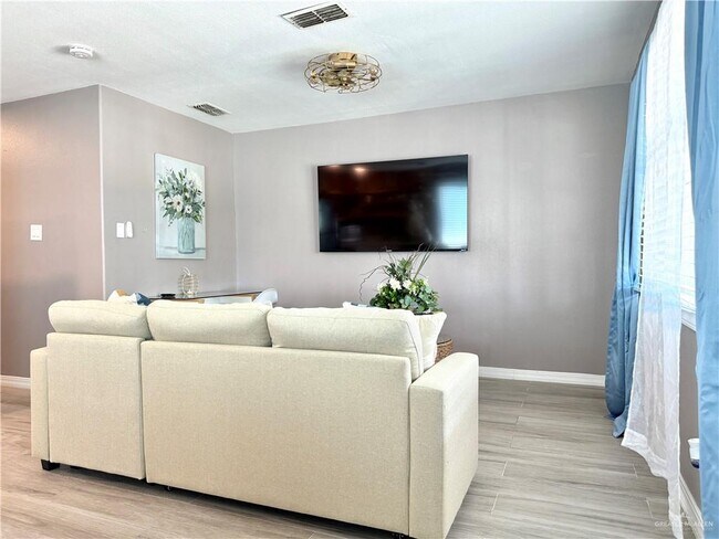 Foto del edificio - 208 W Gardenia St