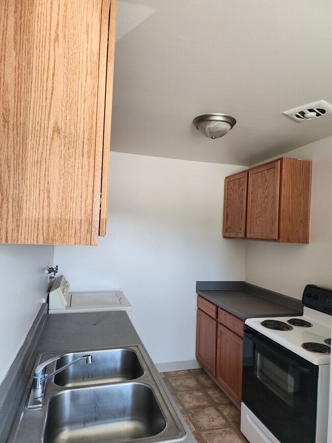 Foto del edificio - 1559 W 7th St