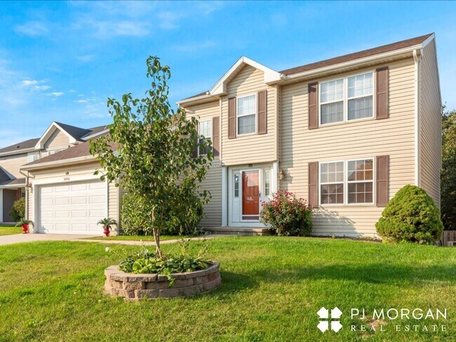 Photo - 4 bedroom, 3 bathroom - Available 9/15- Co... House