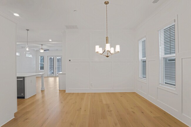 Building Photo - 220 Scottsdale Dr