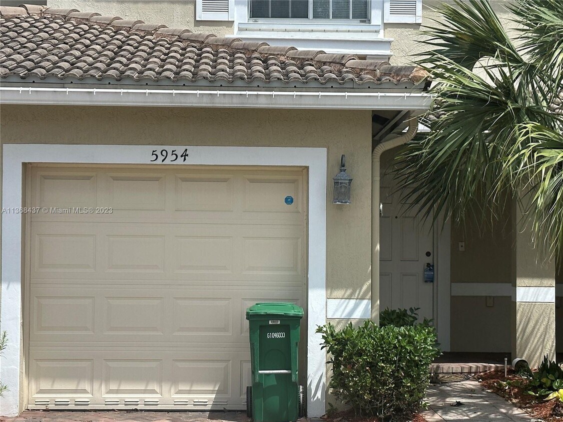 5954 Royal Way, Tamarac, FL 33321 Townhome Rentals in Tamarac FL