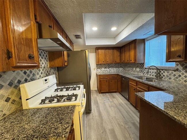 Foto del edificio - 12325 Double Tree Ln