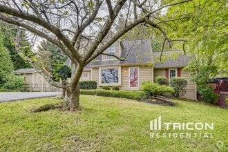 Building Photo - 10803 Glade Ct
