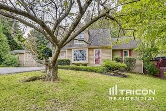 Building Photo - 10803 Glade Ct