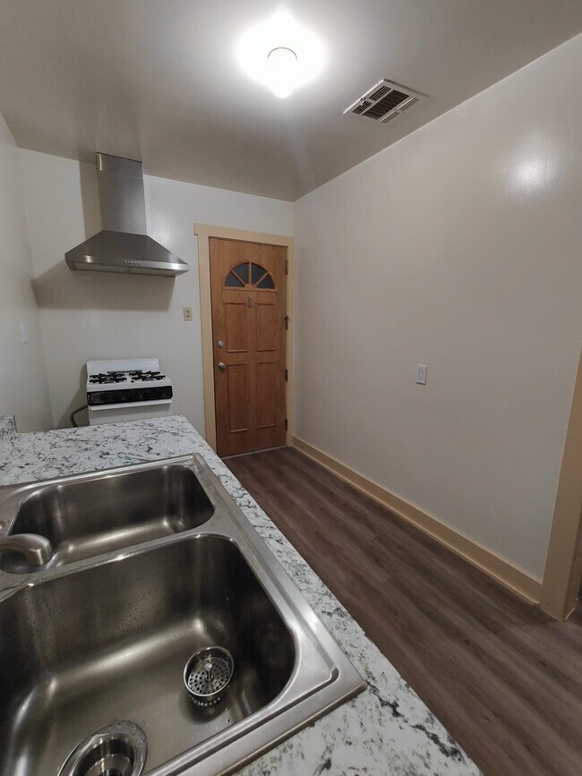 Foto del edificio - 4035 W 104th St